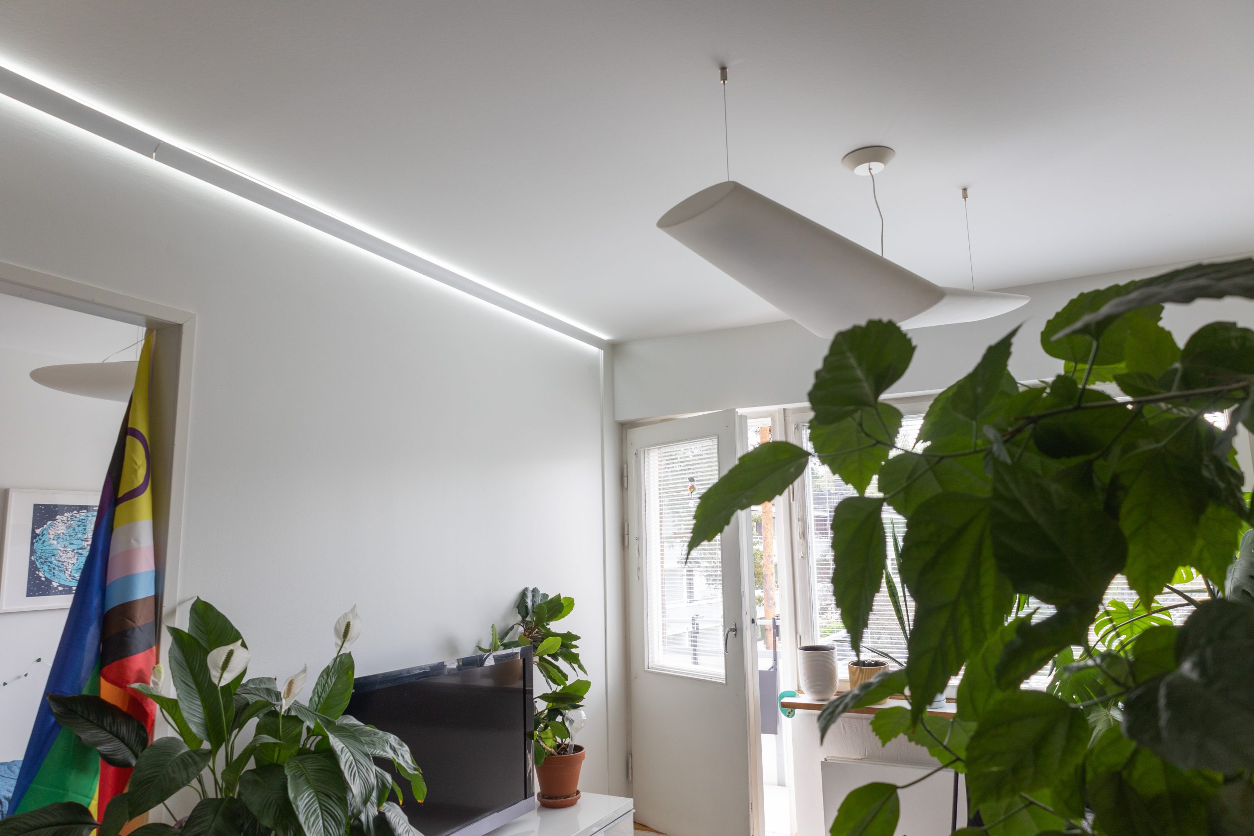 Jetzt haben wir uns für die Verwendung von LED-Fernsehern entschieden, die in LedStore.fi:n gültig sind. Ich weiß nicht, was ich tulvii luonnonvaloa und joka tarjoaa osittaisen näkymän vasomalla liehuvaan värikkääseen lippuun.